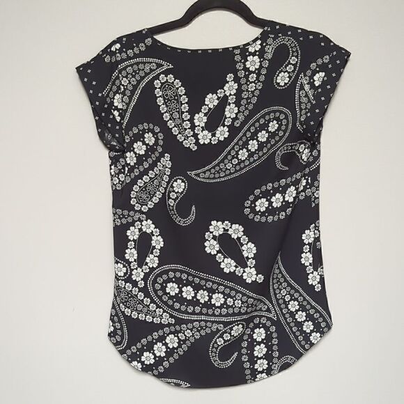 Express Black and white v neck Blouse - Picture 4 of 5